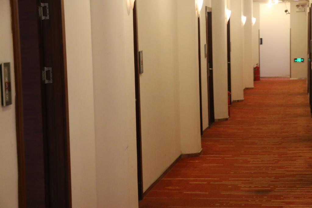 Shanghai Yiting 6+E Hotel - Lujiazui Dış mekan fotoğraf